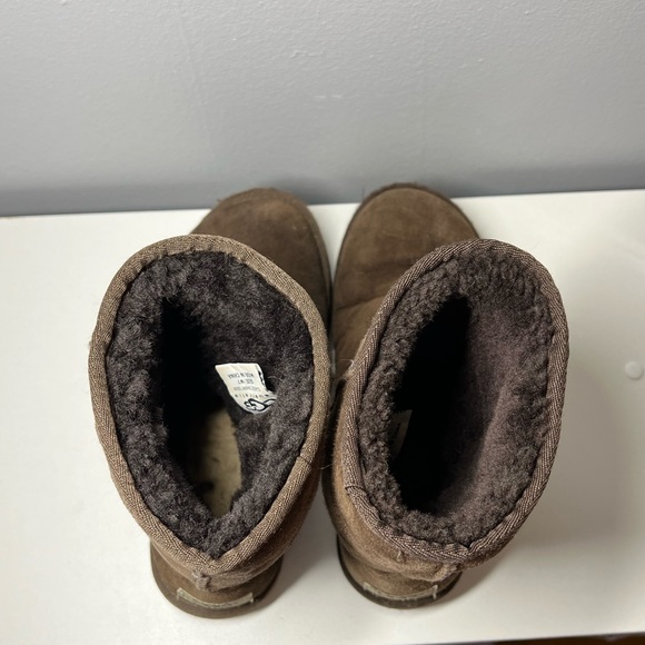 Chocolate Brown Uggs Classic Size 7 - Picture 9 of 11